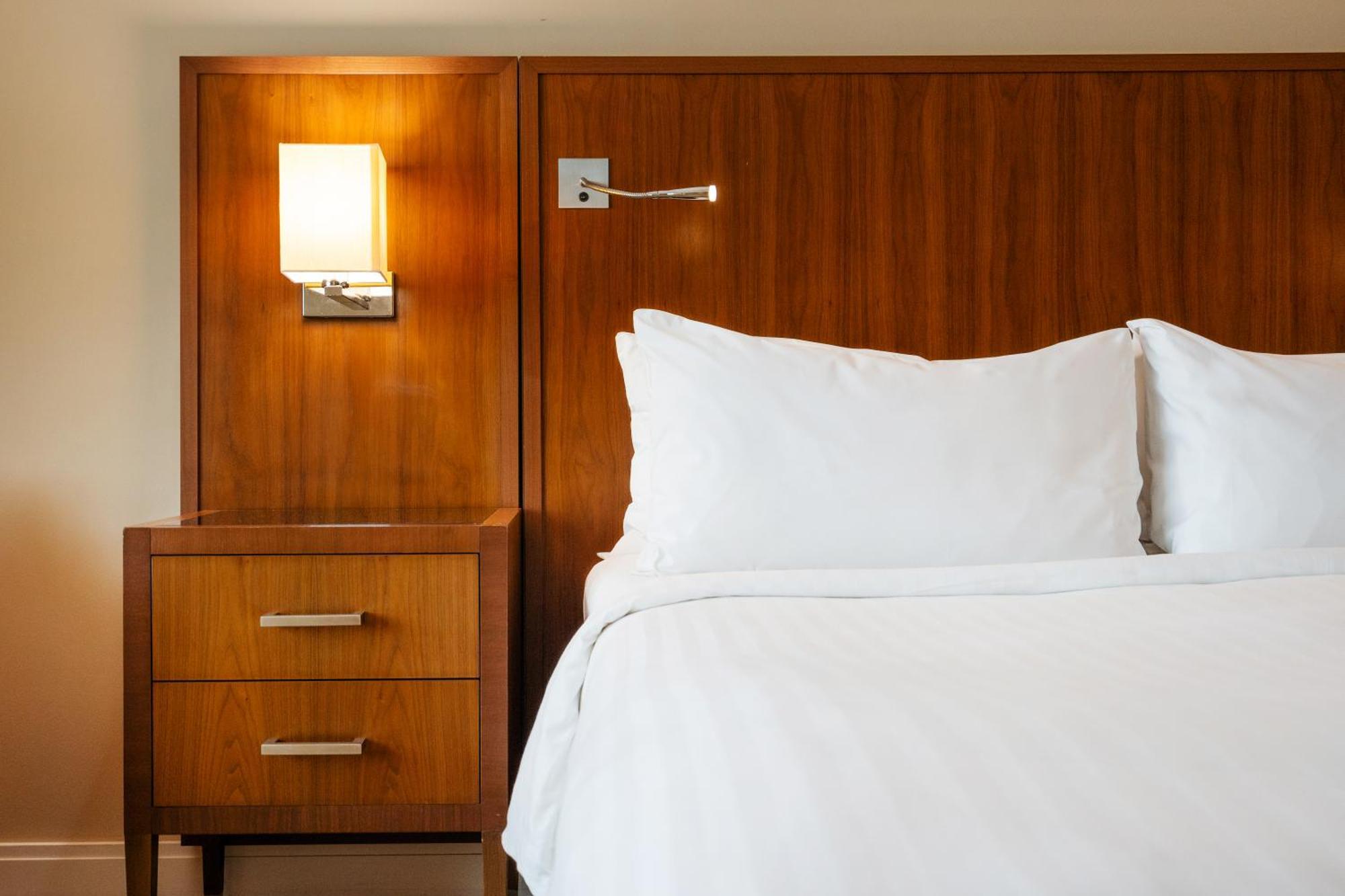 London Twickenham Stadium Hotel, A Member Of Radisson Individuals Bagian luar foto