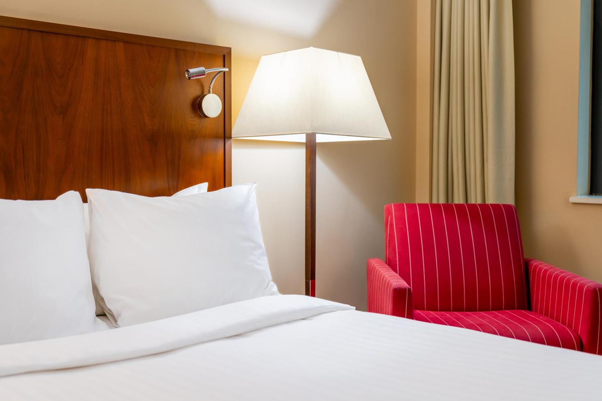 London Twickenham Stadium Hotel, A Member Of Radisson Individuals Bagian luar foto