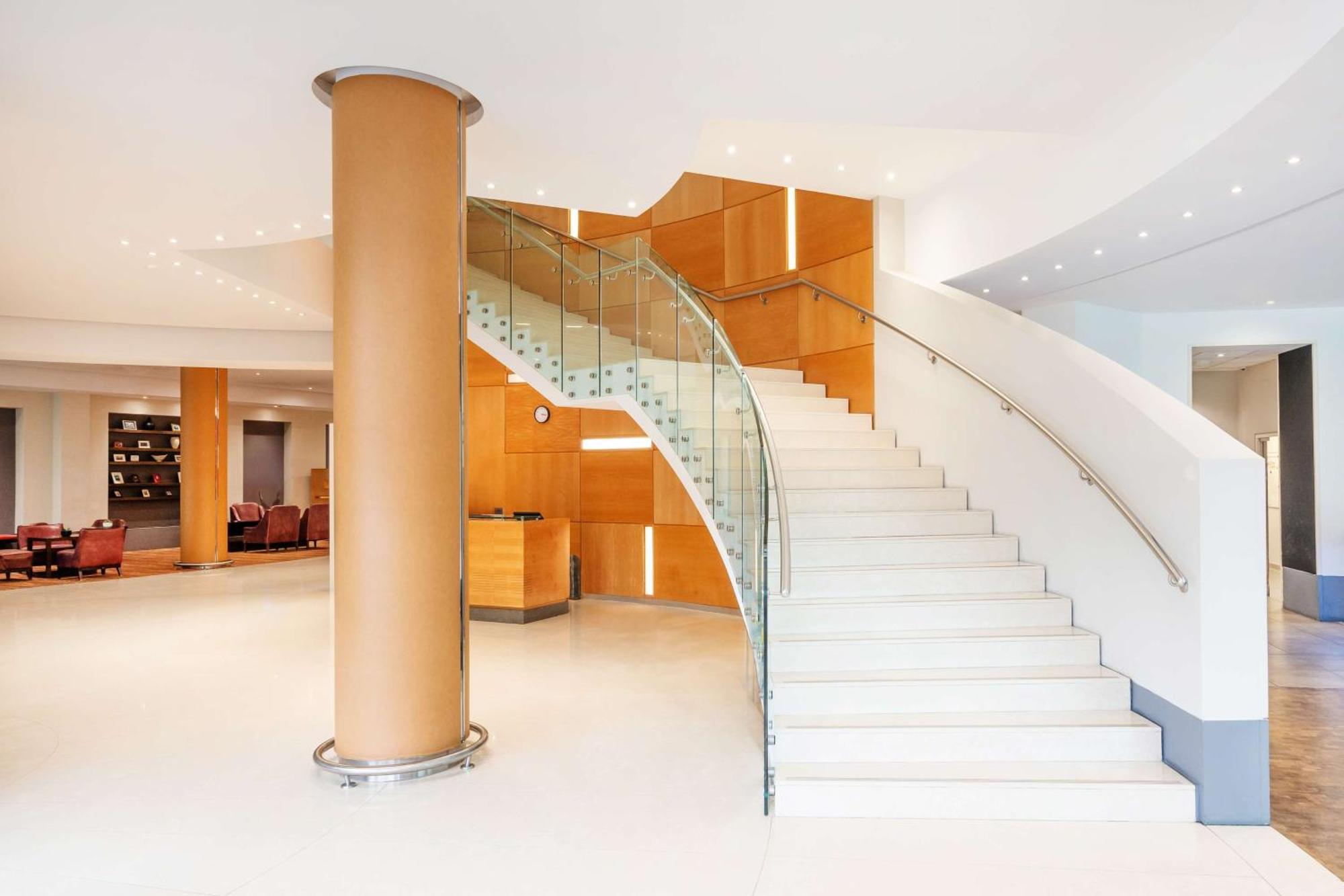 London Twickenham Stadium Hotel, A Member Of Radisson Individuals Bagian luar foto