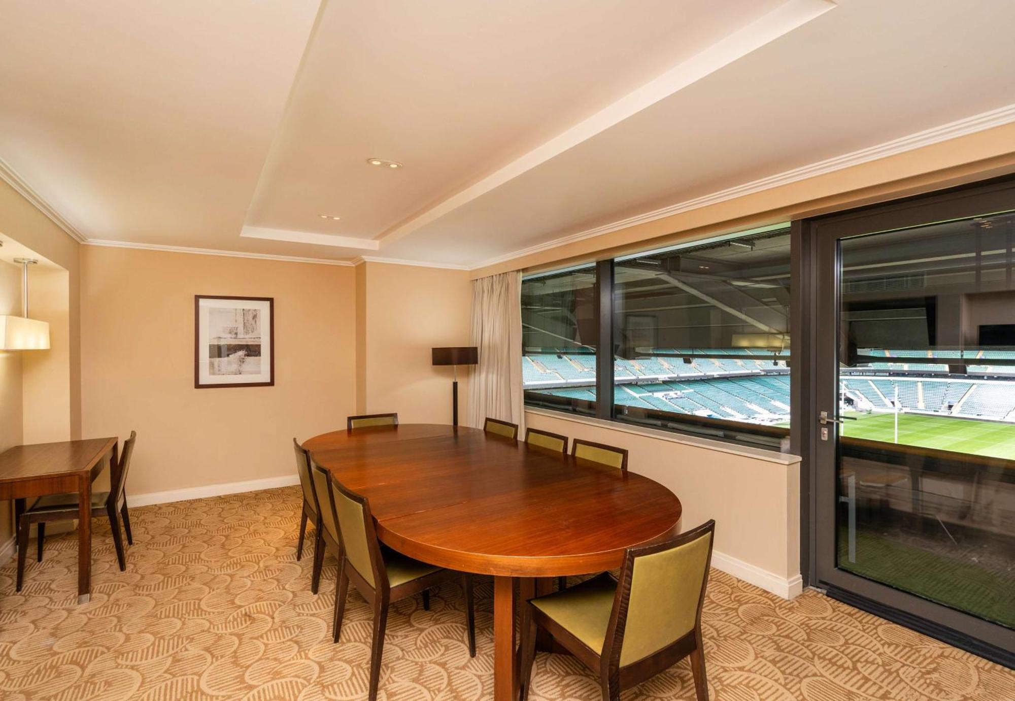 London Twickenham Stadium Hotel, A Member Of Radisson Individuals Bagian luar foto