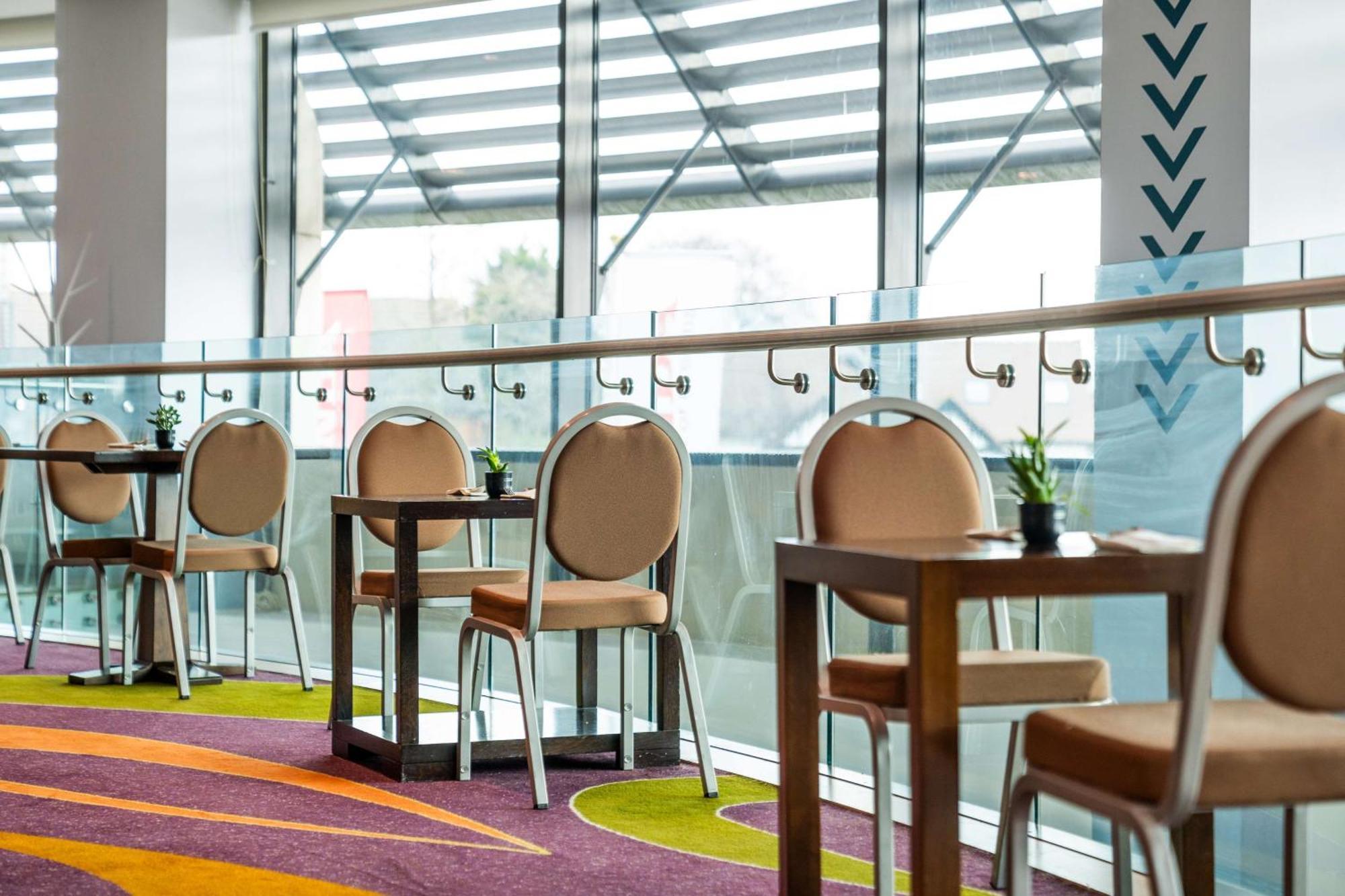London Twickenham Stadium Hotel, A Member Of Radisson Individuals Bagian luar foto